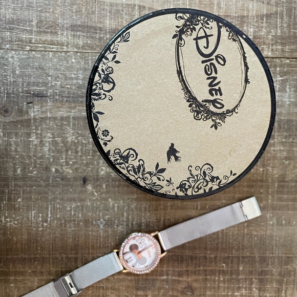 Women’s Minnie Mouse watch - Picture 3 of 4